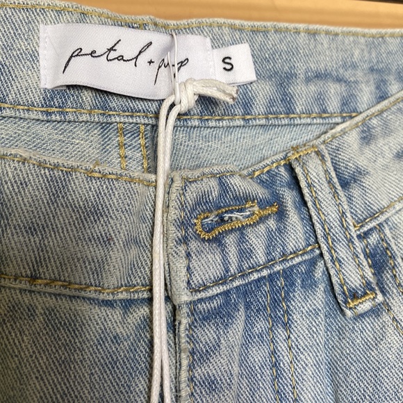 NWT Petal and Pup Light Wash Straight Leg jeans with Slits at Bottom - Picture 4 of 8